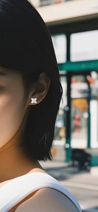 Alila Floral Moissanite Earring