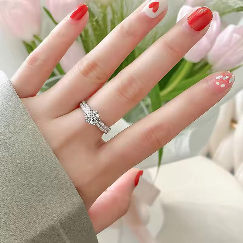 Eva Solitaire Round Classic Ring
