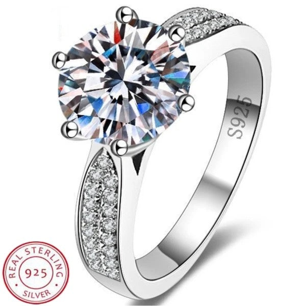 Eva Solitaire Round Classic Ring