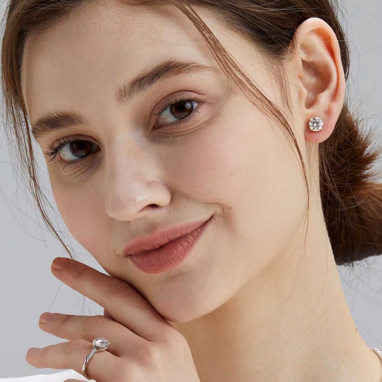 Luna Round Moissanite Stud Earring